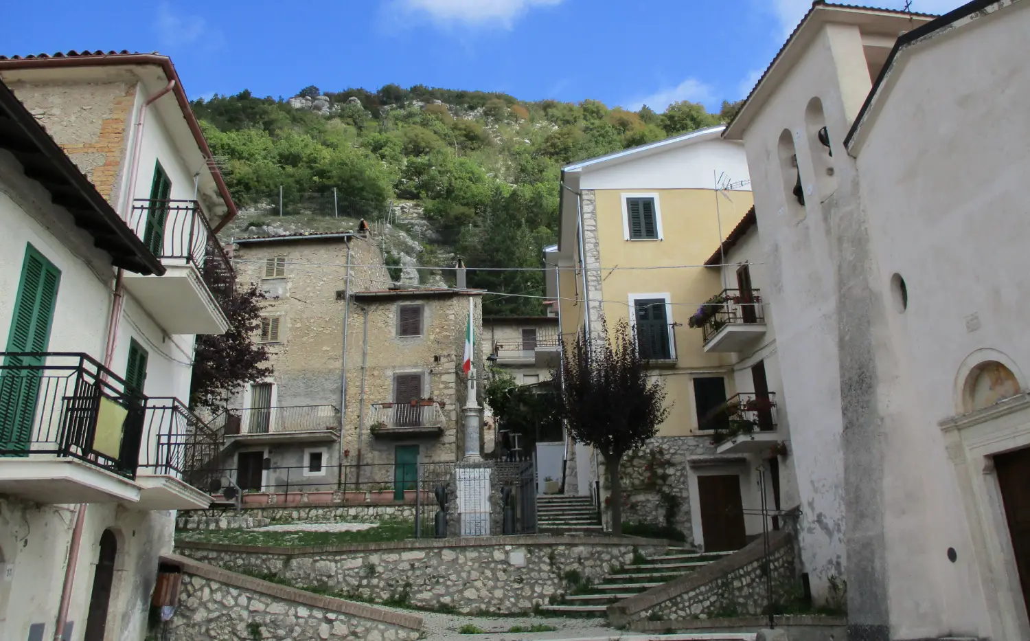 Pagliara dei Marsi � l'unica frazione del comune di Castellafiume (AQ), in Abruzzo.